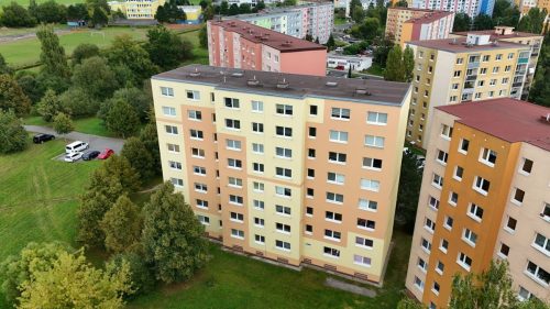 Nater-fasad-se-zarukou-SchwarzPro-1