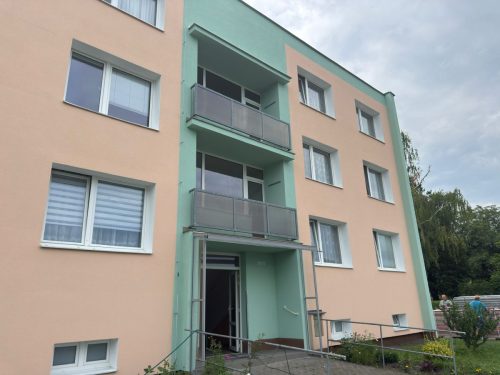 Nater-fasad-se-zarukou-SchwarzPro-4