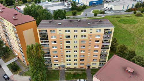 Nater-fasad-se-zarukou-SchwarzPro-7